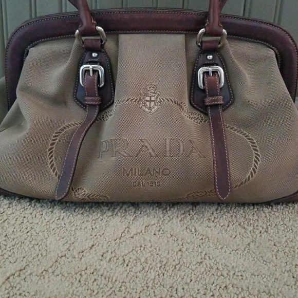 Handbags - PRICE DROP • Prada purse